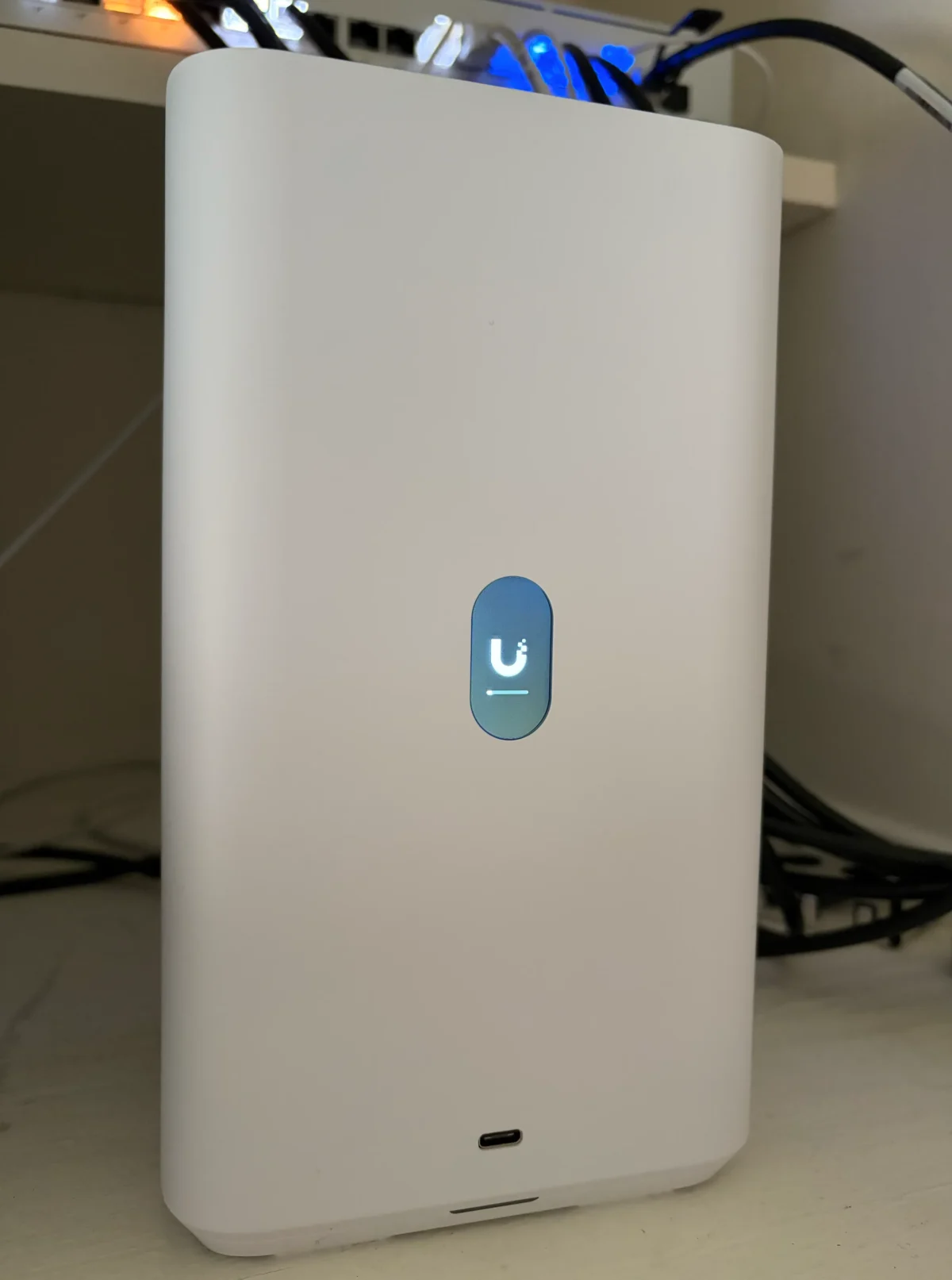 Ubiquiti UNAS-2 – UniFi Network Attached Storage with Dual 3.5" Bays, 2.5GbE Connectivity, USB-C Expansion & PoE++ Power - Image 4