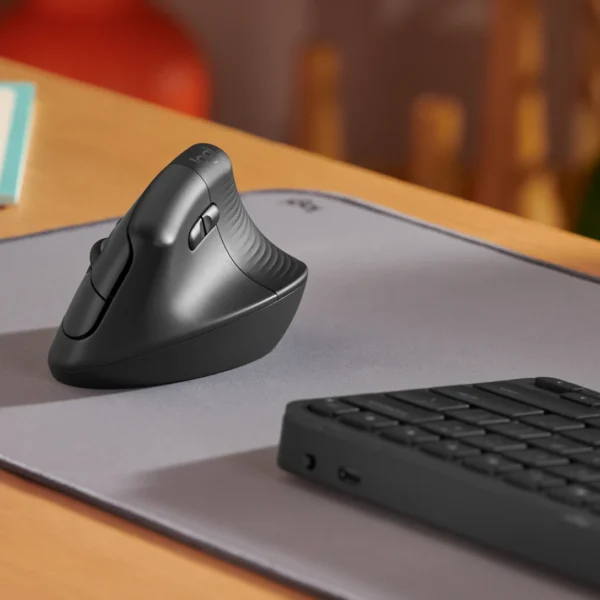 Logitech Lift Mouse - Graphite | Small to Medium Hands | Bluetooth & Logi Bolt | 4000 DPI | 6 Programmable Buttons | 24-Month Battery - Image 3